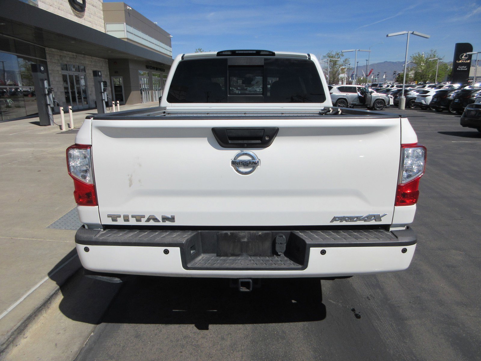Used 2017 Nissan Titan PRO-4X image 9