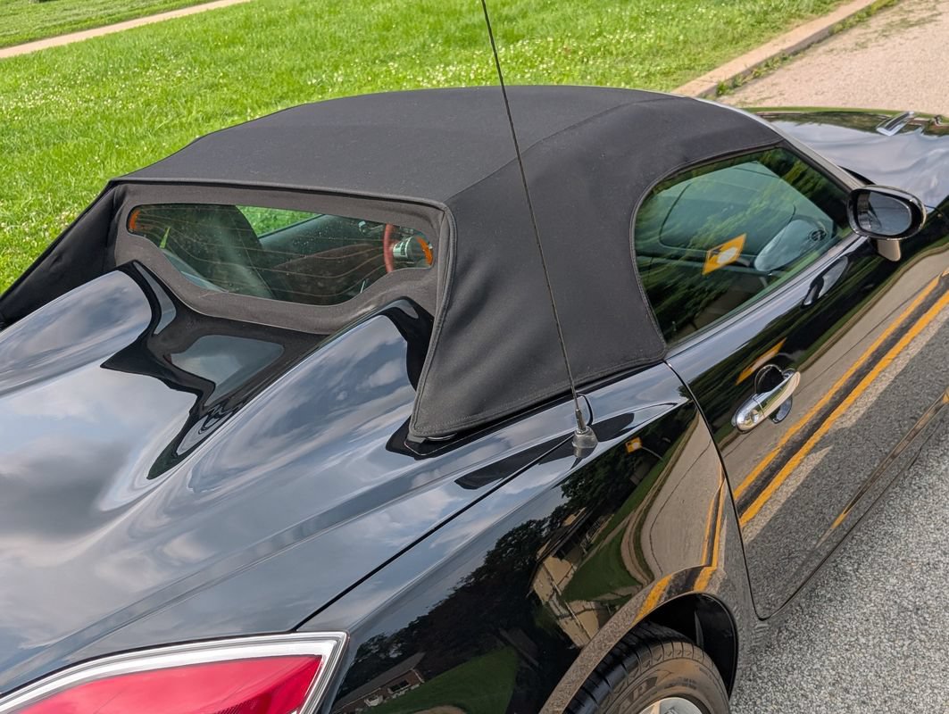 Used 2009 Saturn Sky Red Line RWD image 25