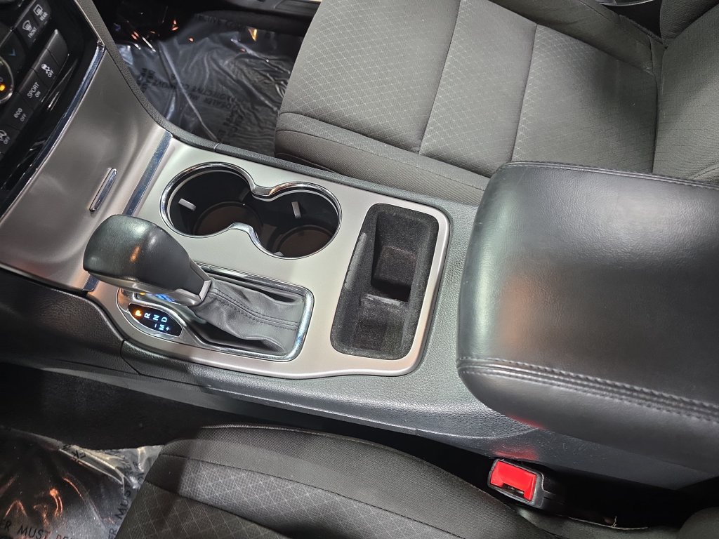 Used 2020 Jeep Grand Cherokee Laredo AWD/4WD image 23
