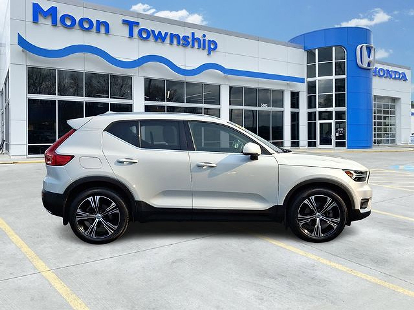 Used 2020 Volvo XC40 T5 Inscription w/ Protection Package AWD/4WD image 7