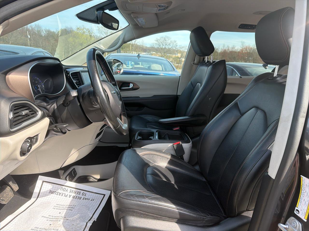 Used 2019 Chrysler Pacifica Touring-L FWD image 18