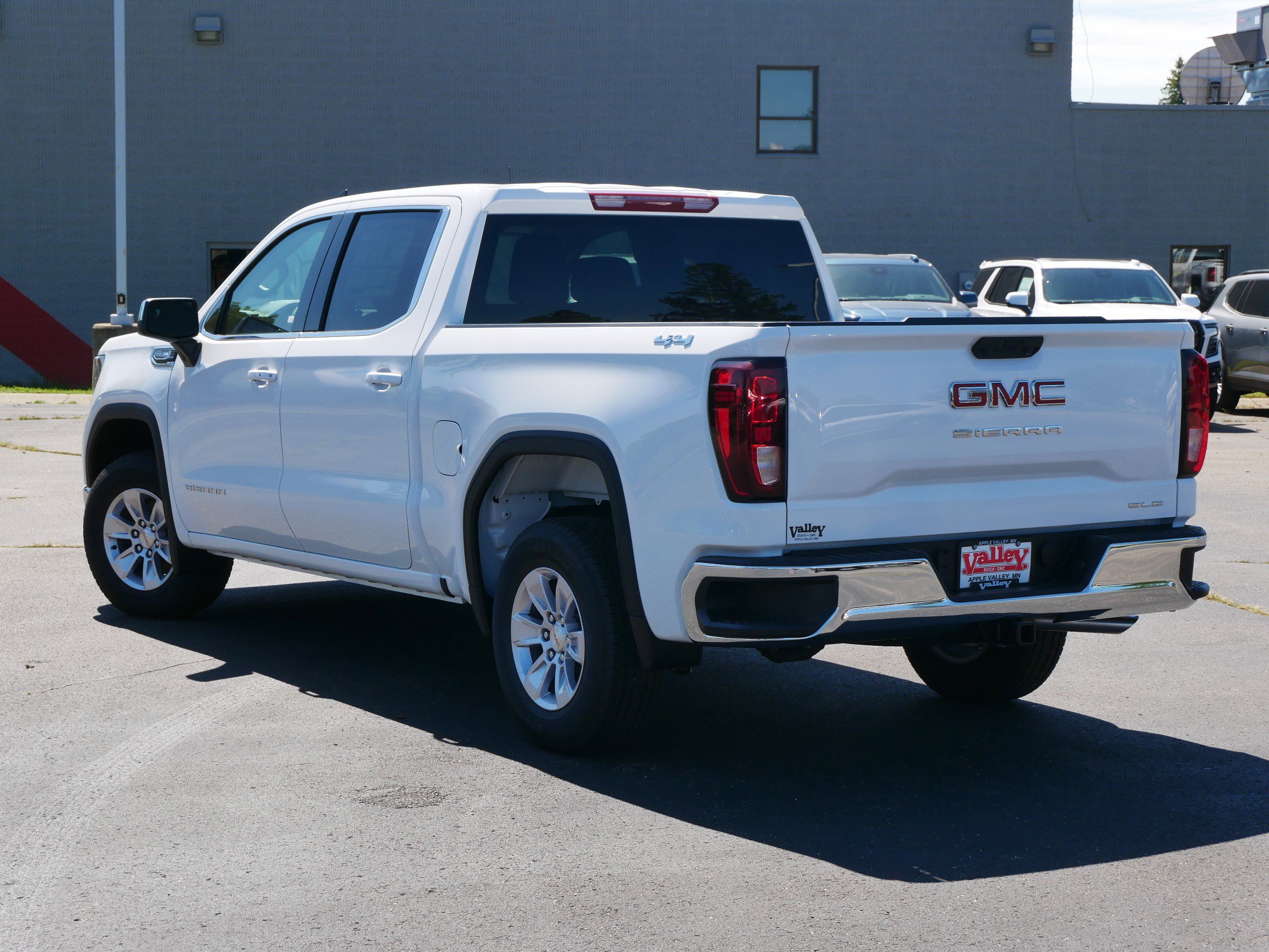 New 2026 GMC Sierra 1500 SLE image 2