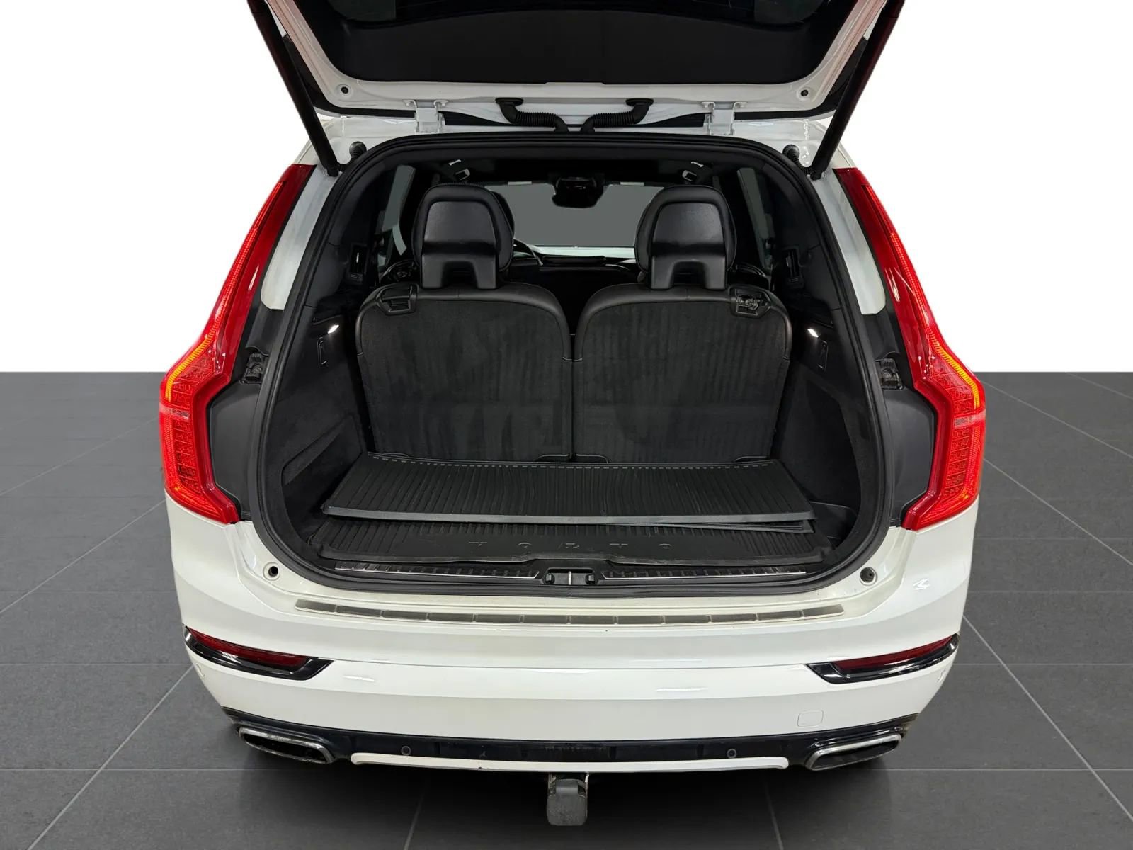 Used 2017 Volvo XC90 T6 R-Design w/ Vision Package image 26