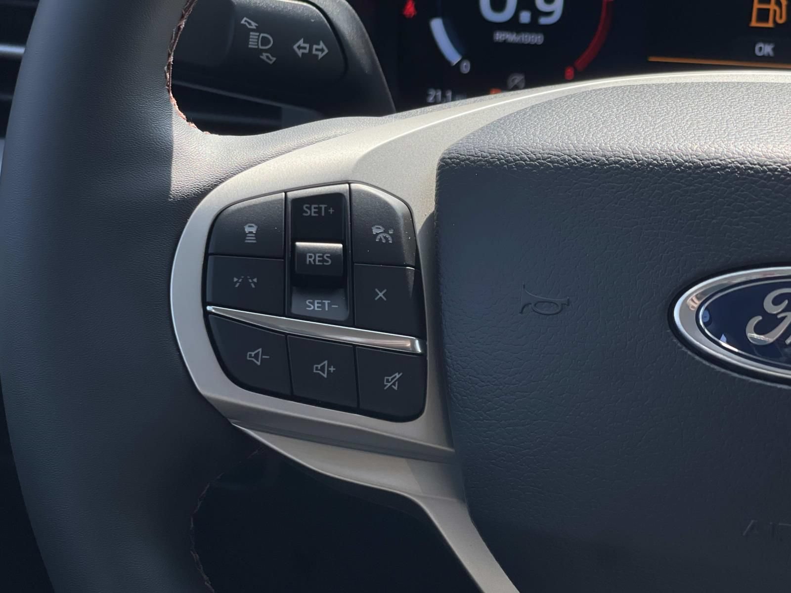 New 2026 Ford Explorer Active RWD image 9