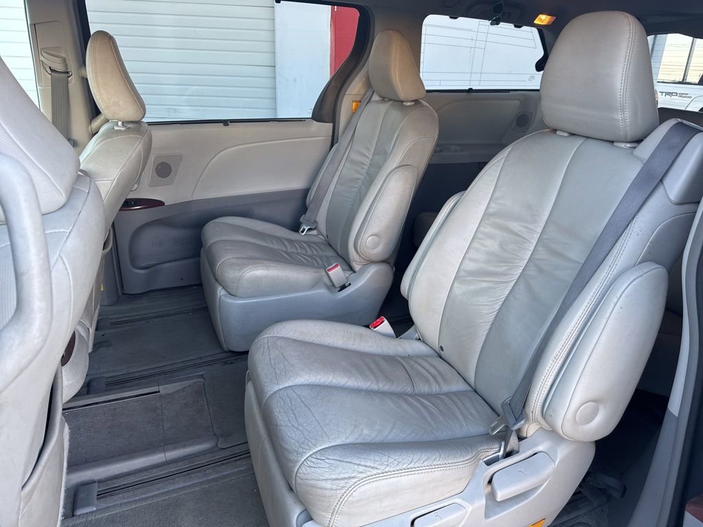 Used 2012 Toyota Sienna XLE image 53