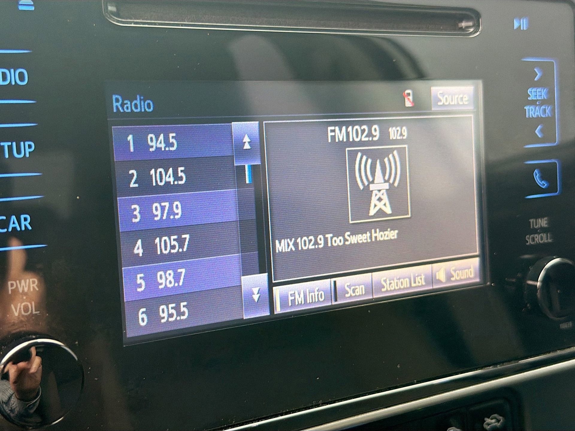 Used 2019 Toyota Corolla LE w/ Carpet Mat Package (TMS) image 16