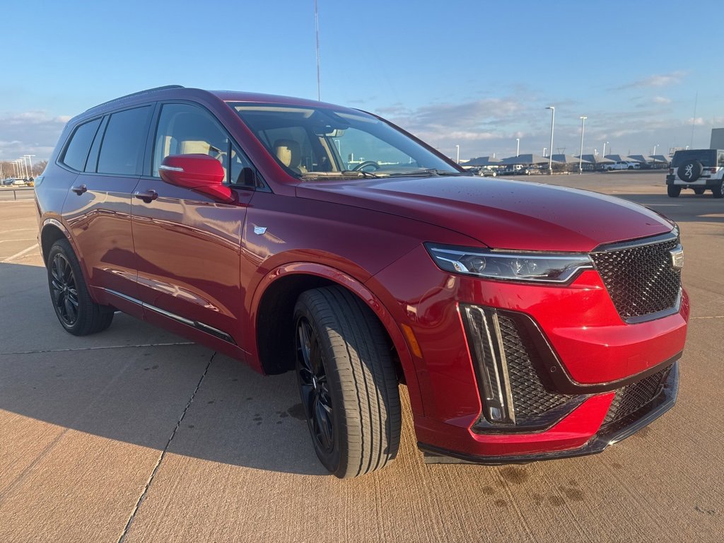 Certified 2023 Cadillac XT6 Sport w/ LPO, ONYX Package image 9