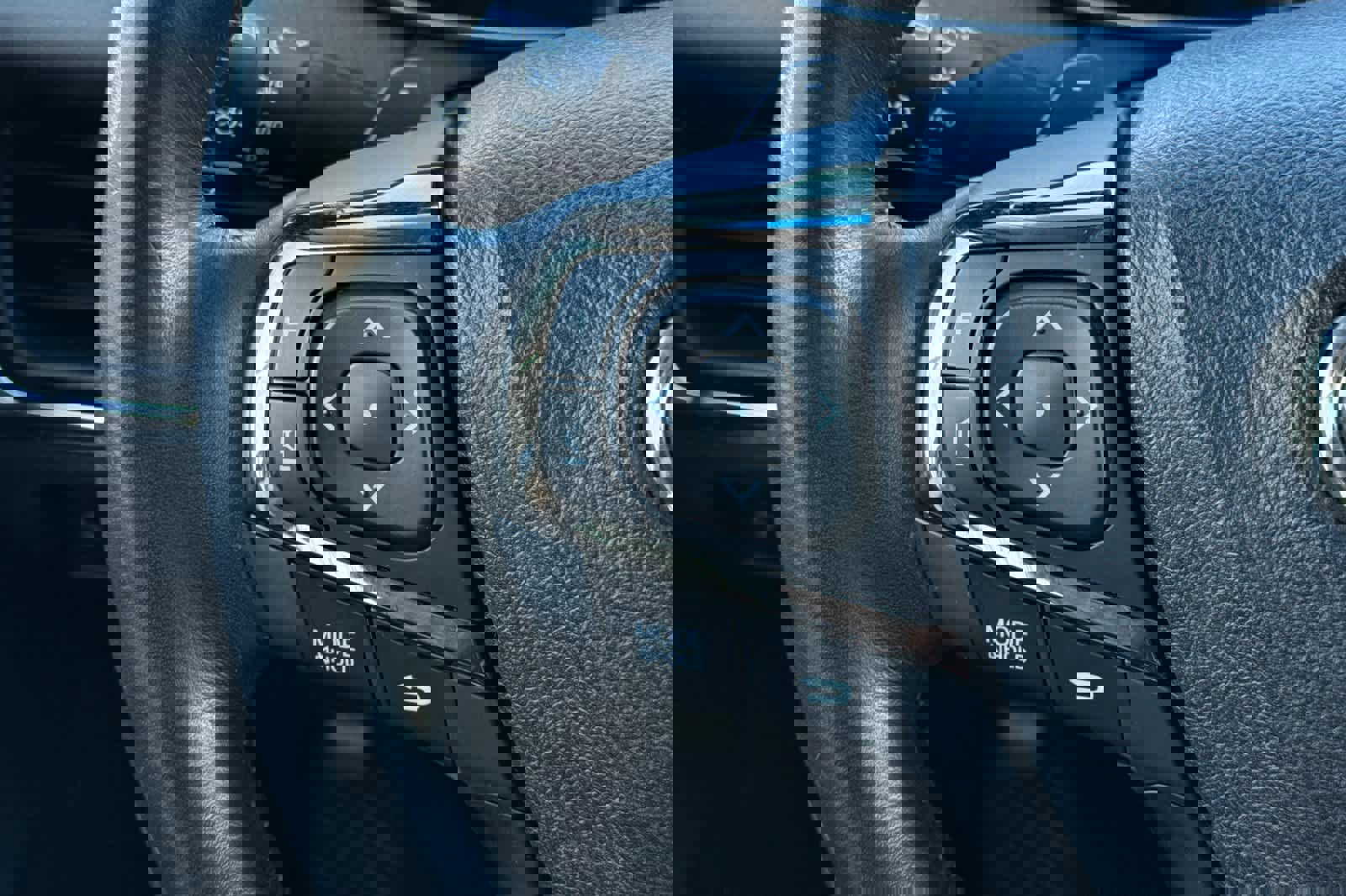 Used 2017 Toyota Avalon Limited image 25