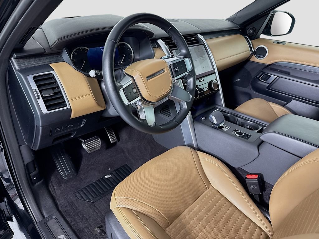 Used 2023 Land Rover Discovery Metropolitan Edition image 9