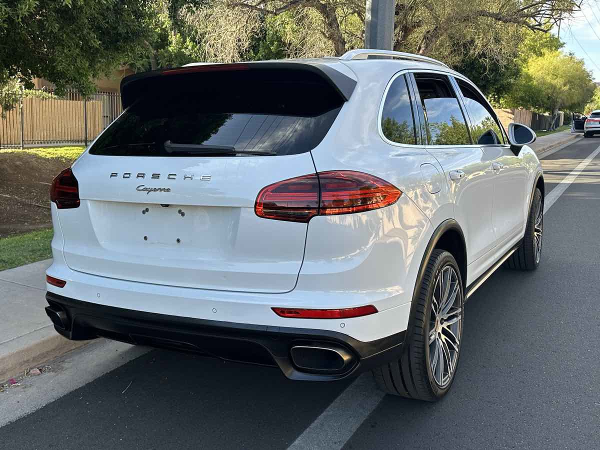 Used 2016 Porsche Cayenne AWD/4WD image 8