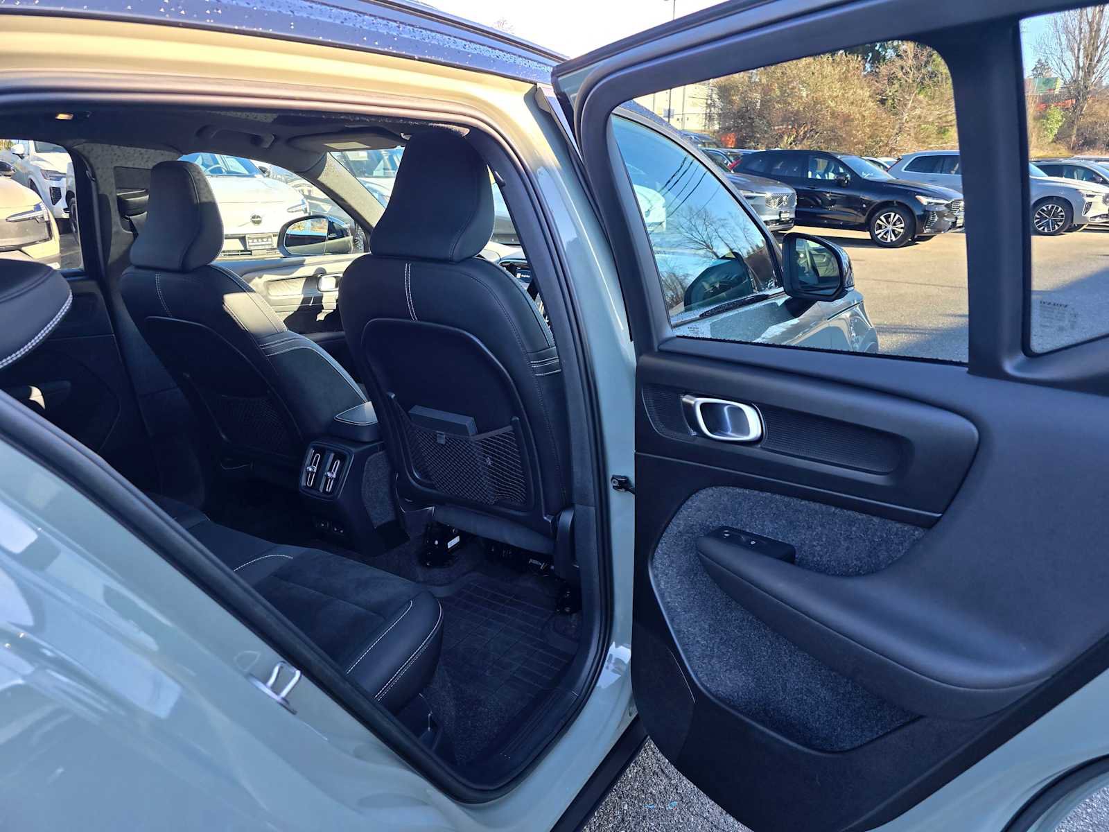 Used 2023 Volvo XC40 Recharge Plus w/ Protection Package Premier image 13