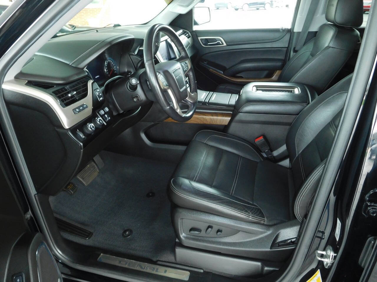 Used 2019 GMC Yukon XL Denali AWD/4WD image 10
