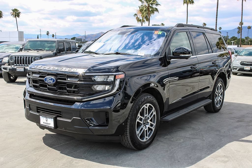 Used 2025 Ford Expedition Active AWD/4WD image 4