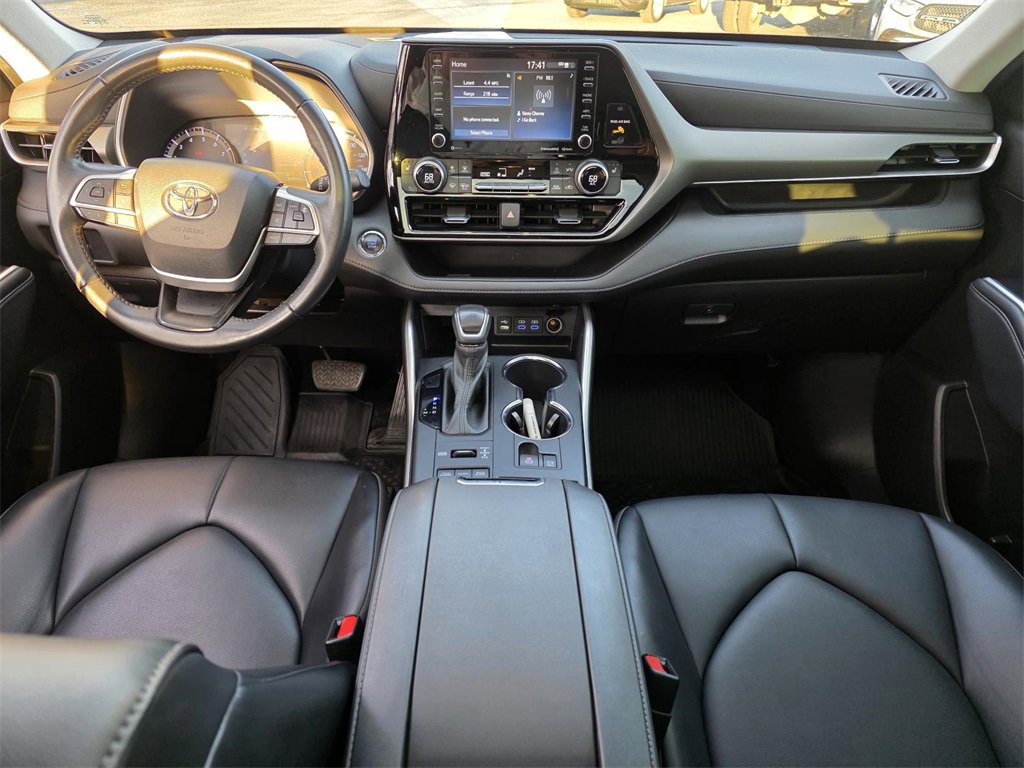 Used 2022 Toyota Highlander XLE image 26
