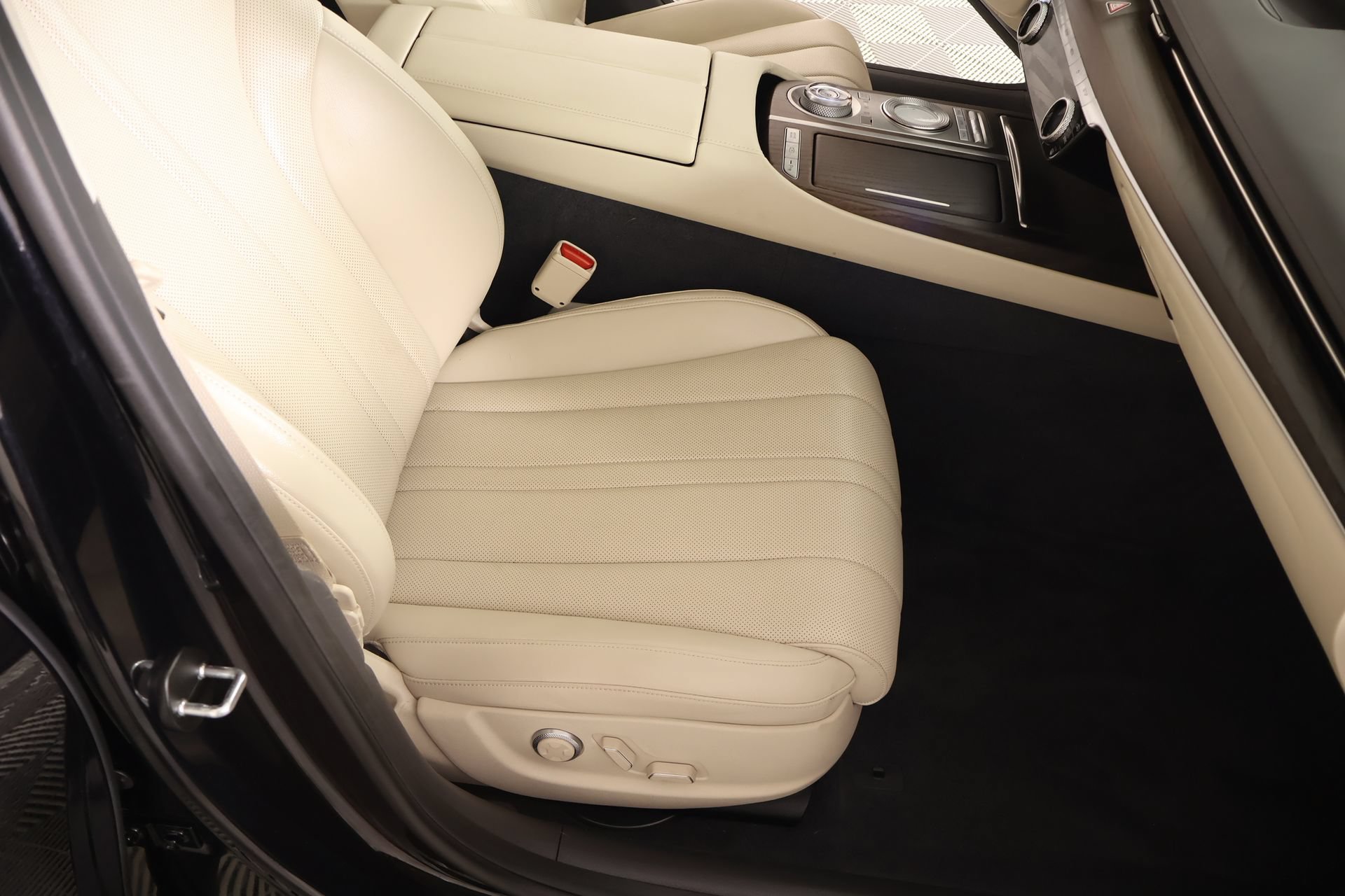 Used 2022 Genesis G80 2.5T w/ Advanced Package RWD image 14