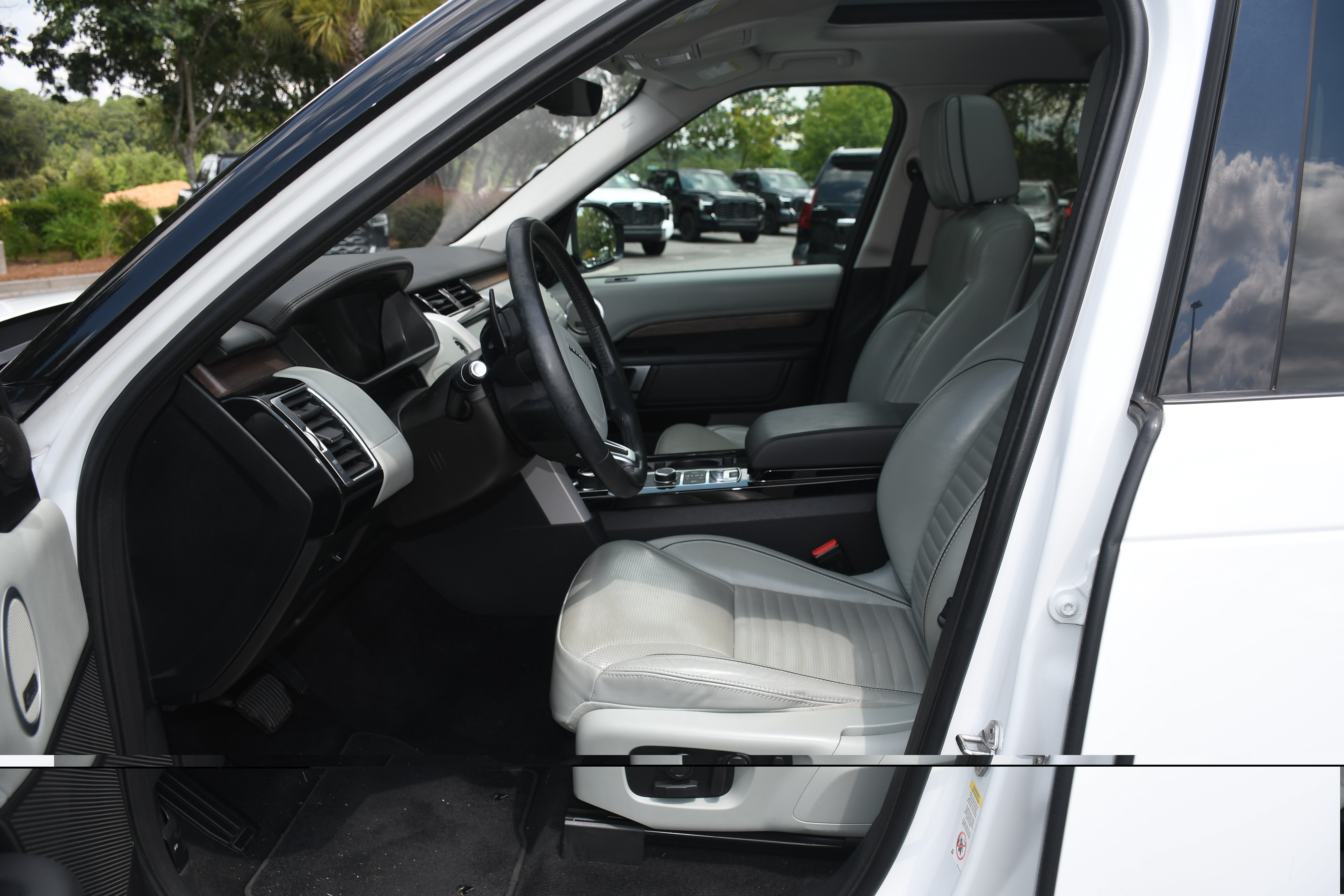 Used 2019 Land Rover Discovery HSE Luxury AWD/4WD image 8