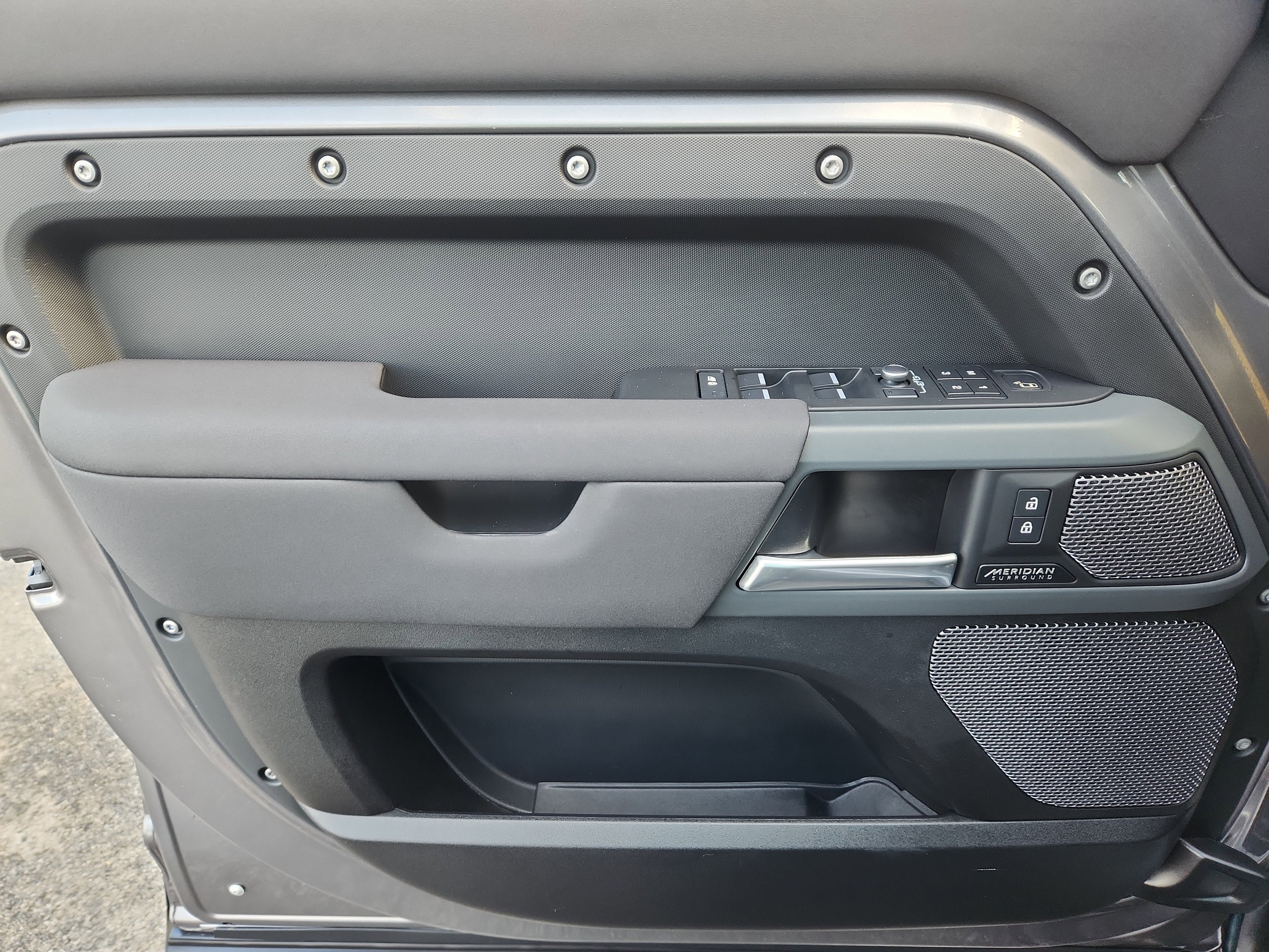 Used 2023 Land Rover Defender 110 X-Dynamic SE image 23