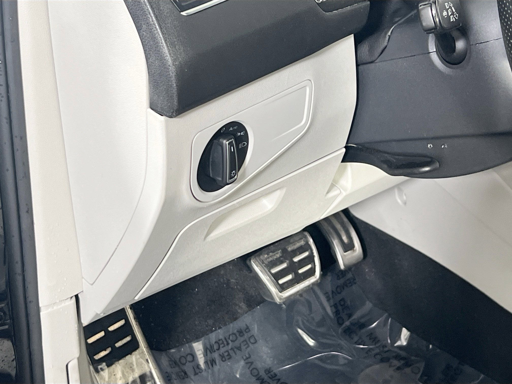 Used 2022 Volkswagen Tiguan SE R-Line AWD/4WD image 10