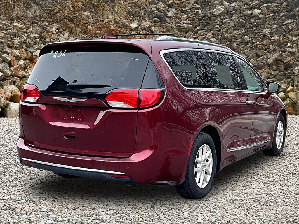 Used 2020 Chrysler Pacifica Touring-L image 2