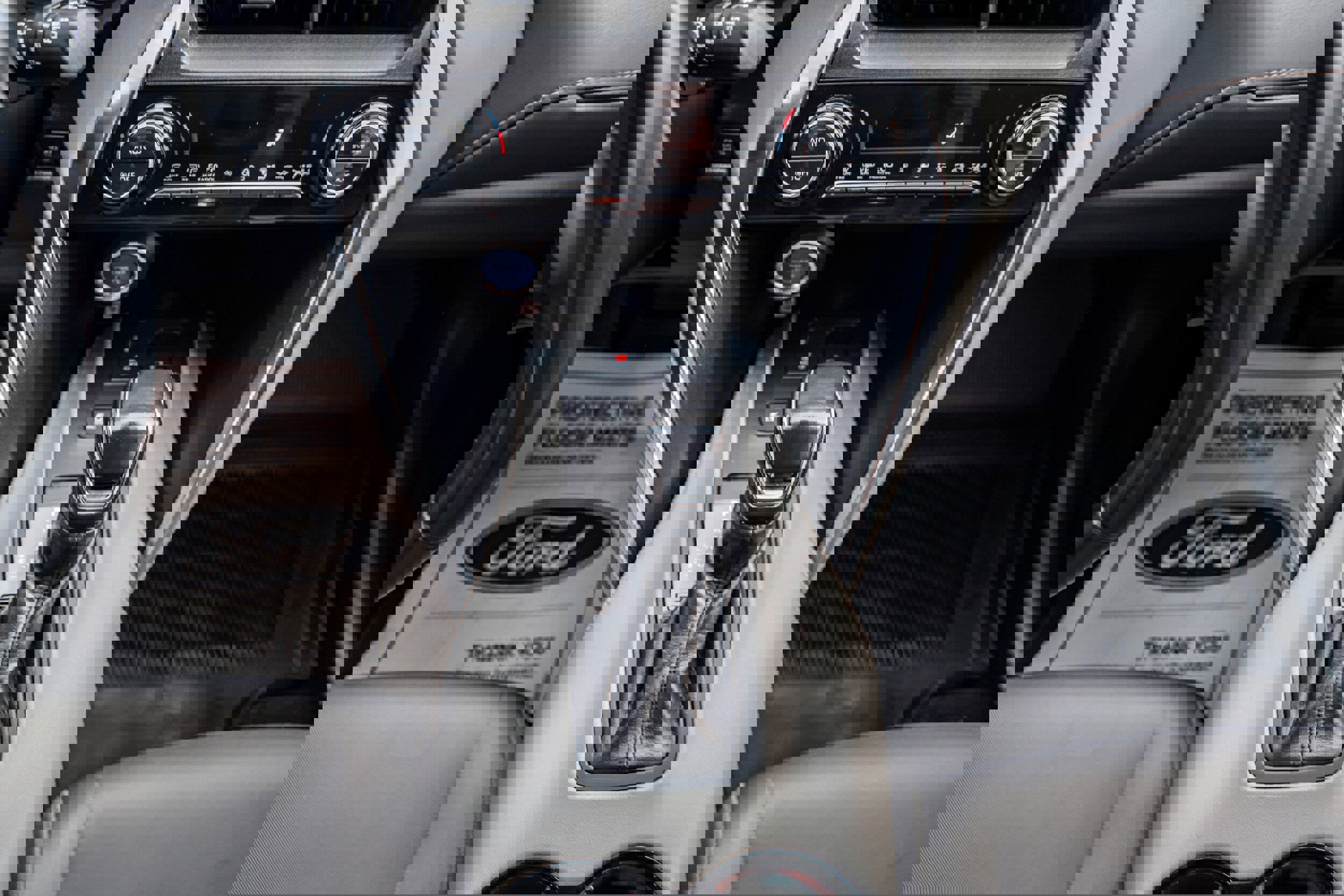 Used 2021 Toyota Venza LE image 18