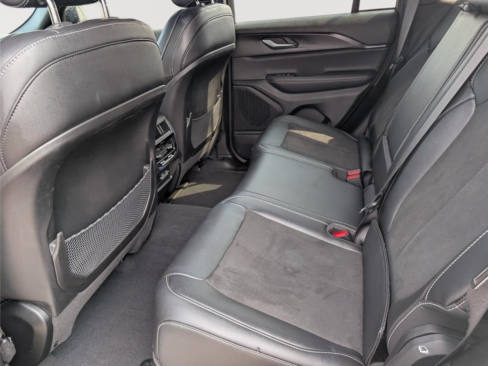 Used 2023 Jeep Grand Cherokee Altitude AWD/4WD image 14