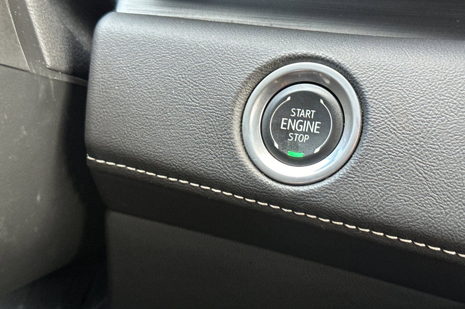 Used 2024 Cadillac Escalade Premium Luxury w/ Performance Package image 32