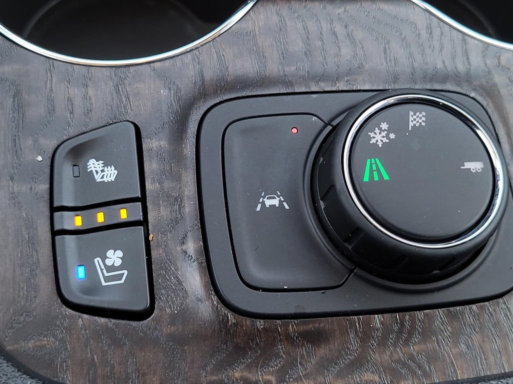 Used 2023 GMC Acadia Denali w/ Trailering Package FWD image 30
