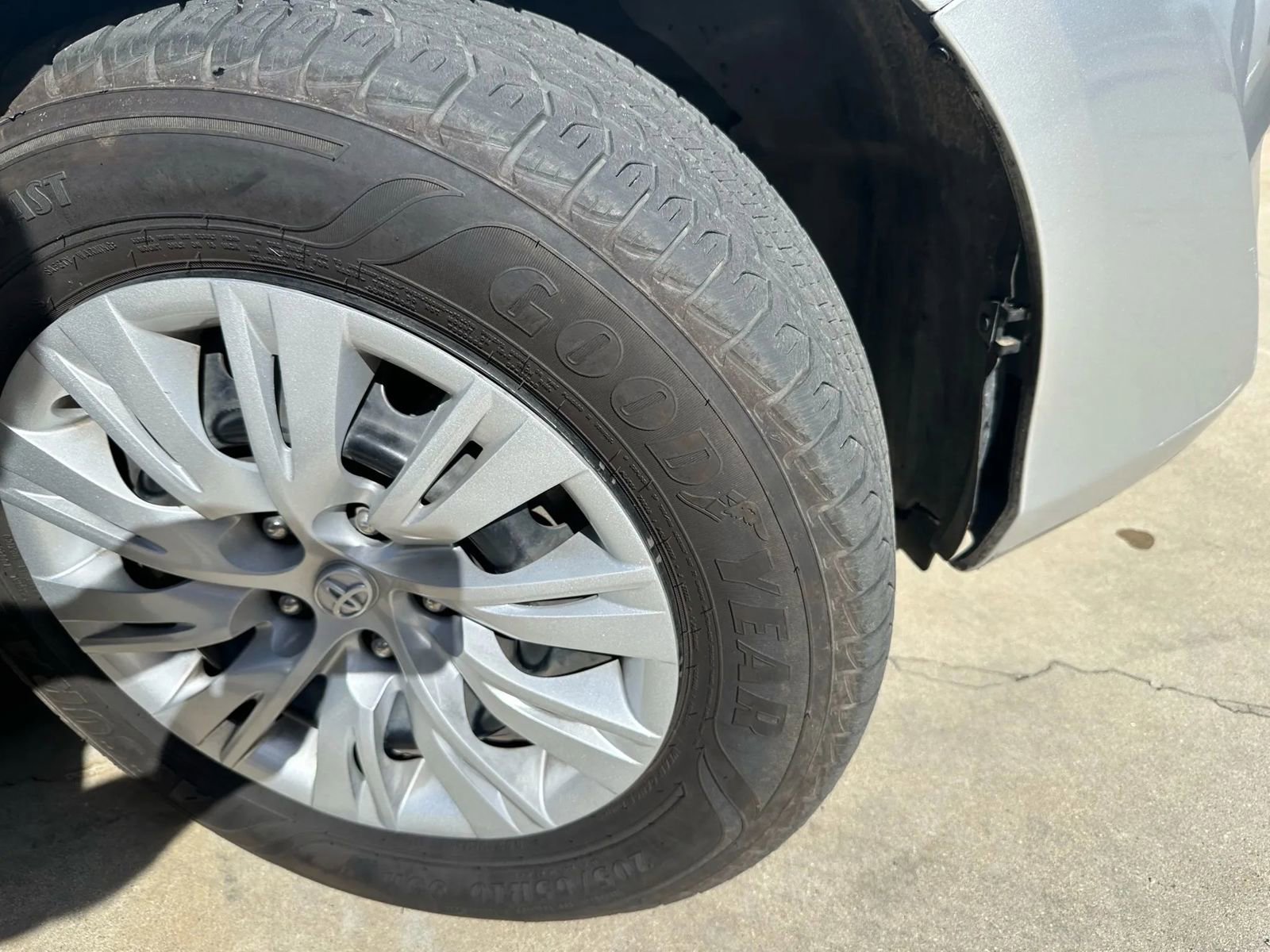 Used 2014 Toyota Camry LE image 12