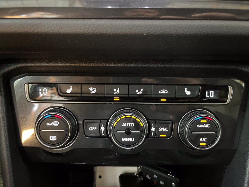 Used 2021 Volkswagen Tiguan SE AWD/4WD image 17