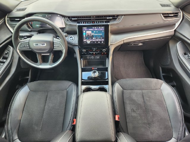 Used 2023 Jeep Grand Cherokee L Laredo RWD image 26