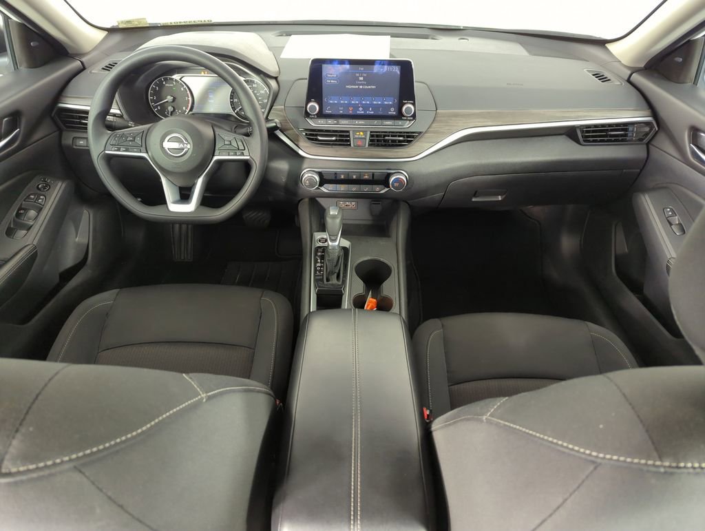 Used 2025 Nissan Altima 2.5 SV image 15