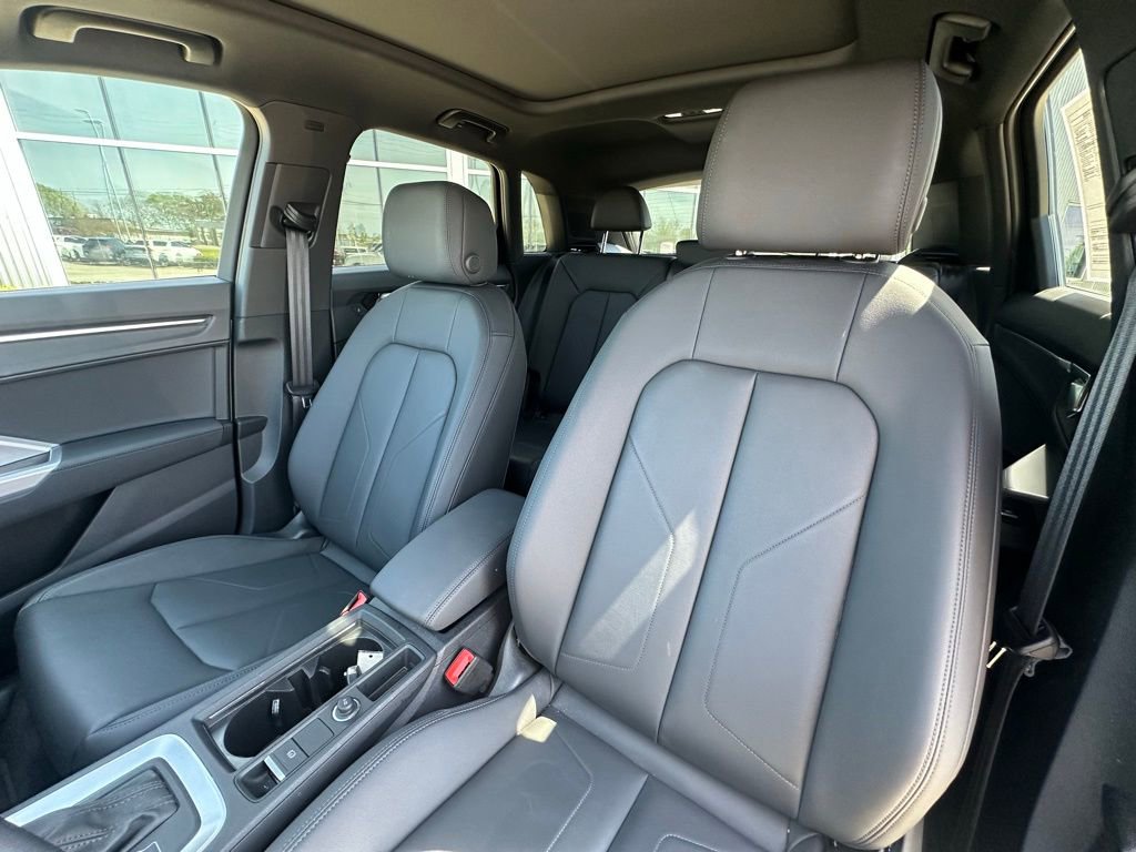 Certified 2025 Audi Q3 2.0T Premium w/ Convenience Package image 9