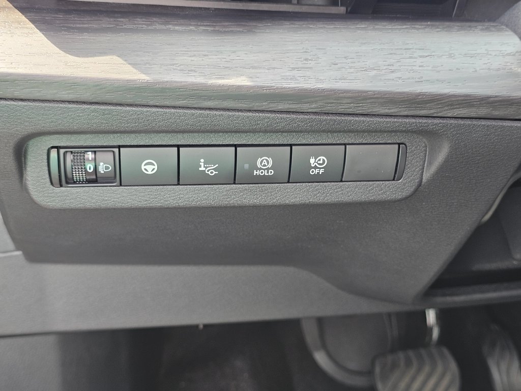 Used 2024 Nissan Ariya AWD image 25
