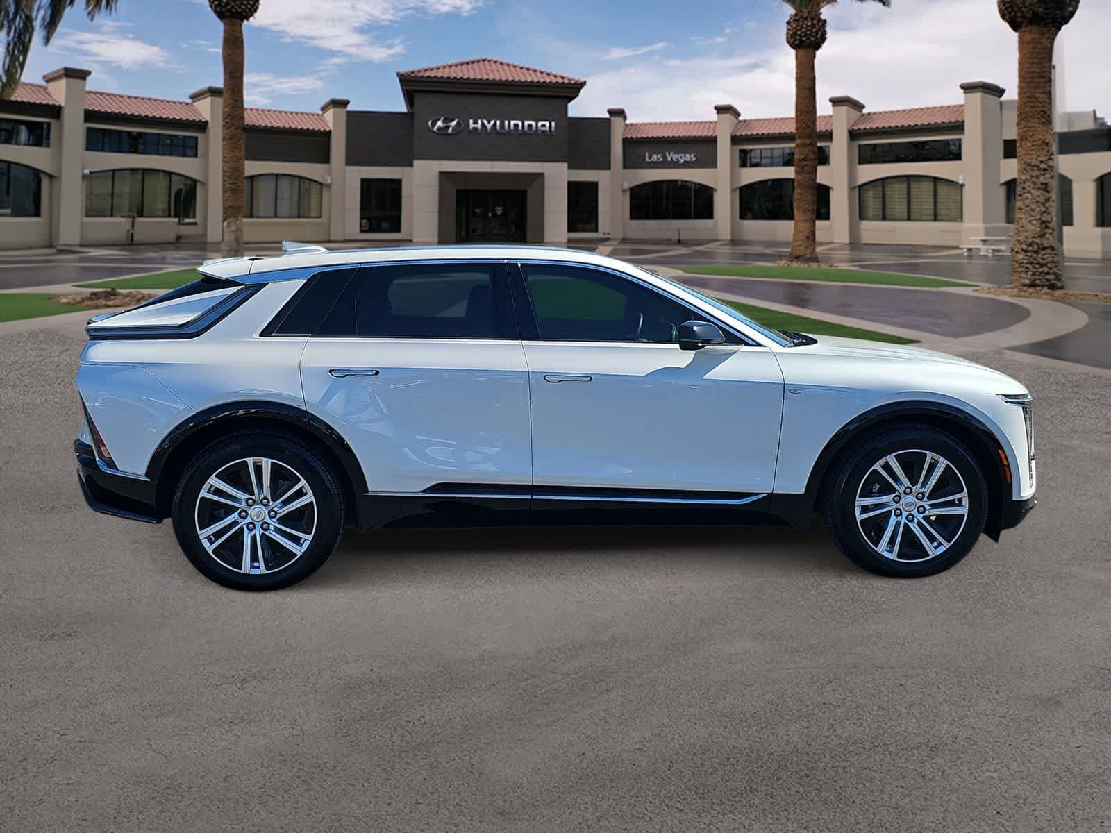 Used 2024 Cadillac Lyriq Tech AWD/4WD image 10