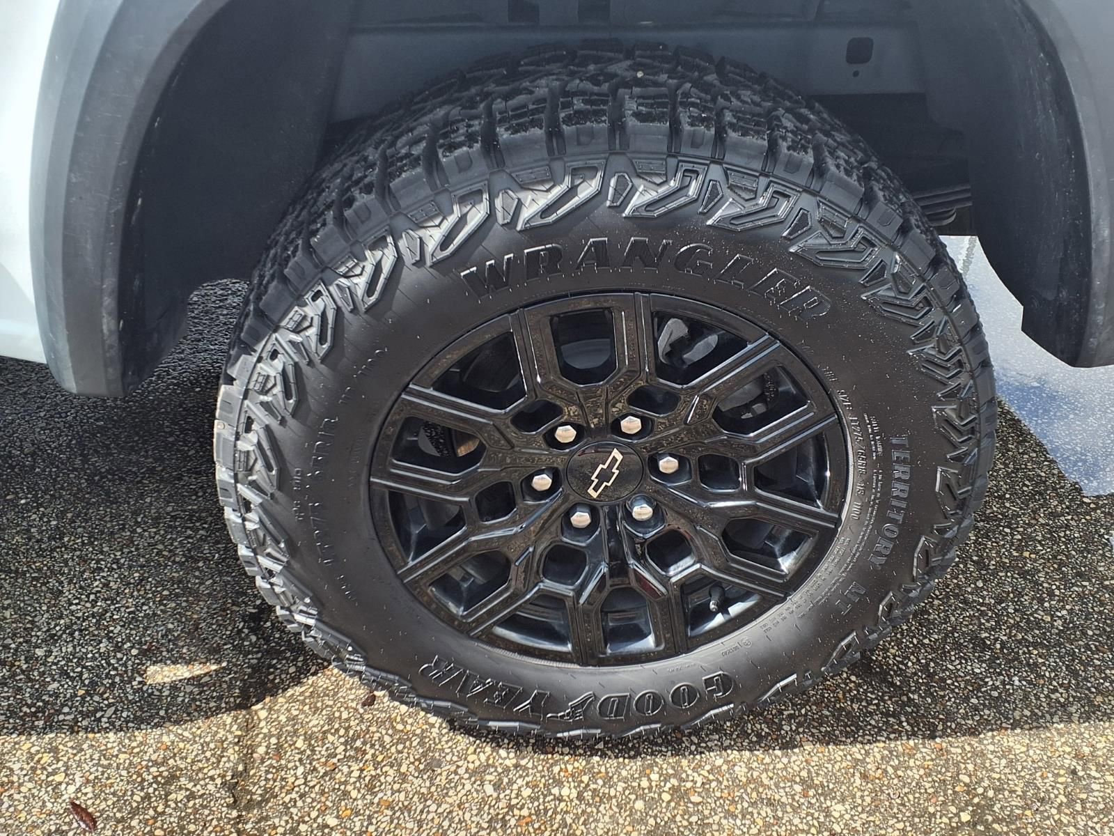 Used 2025 Chevrolet Colorado Trail Boss AWD/4WD image 25