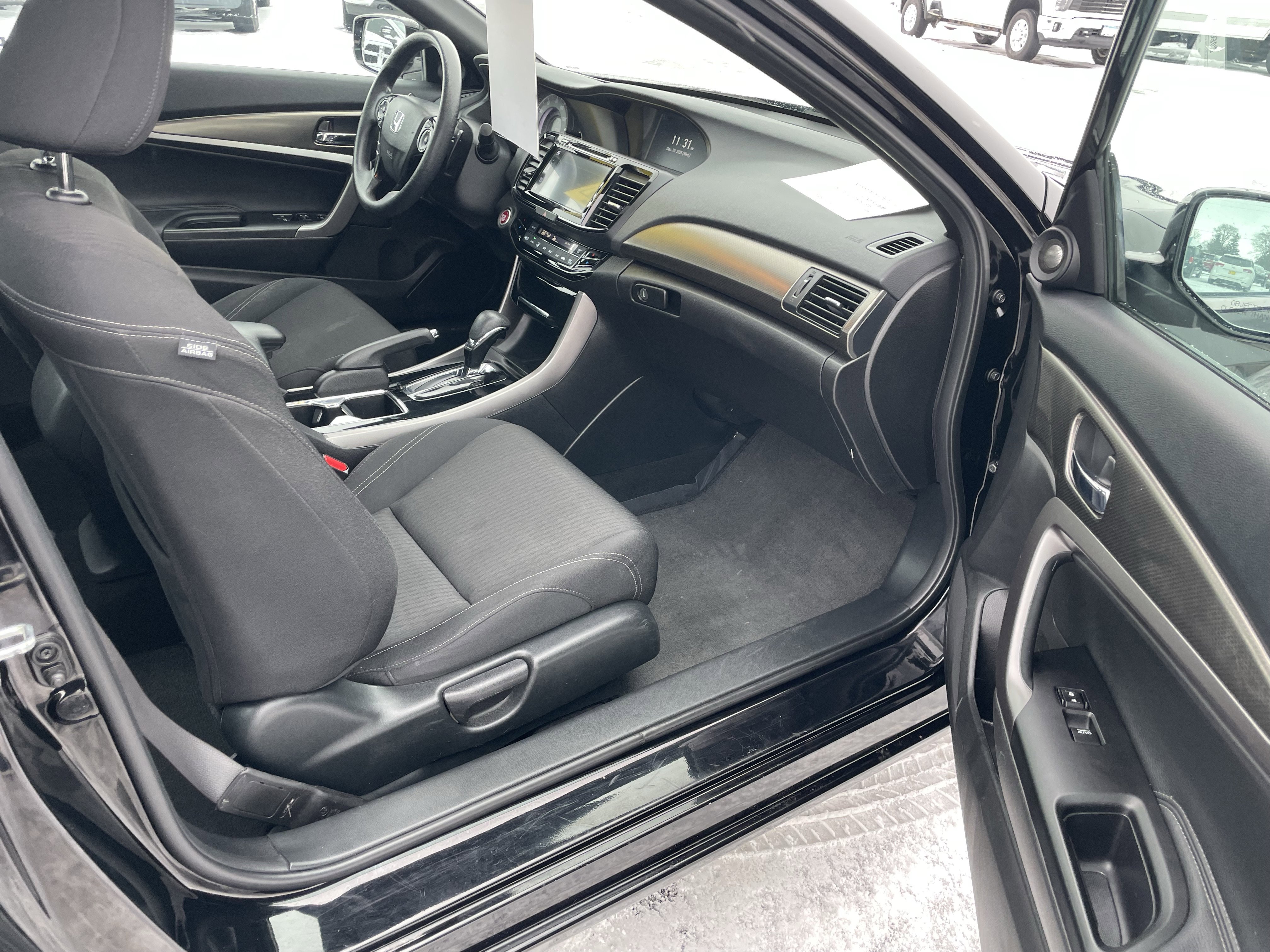 Used 2017 Honda Accord EX image 29