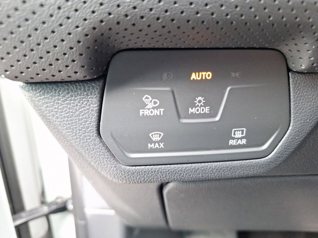 Used 2024 Volkswagen Atlas SE image 21