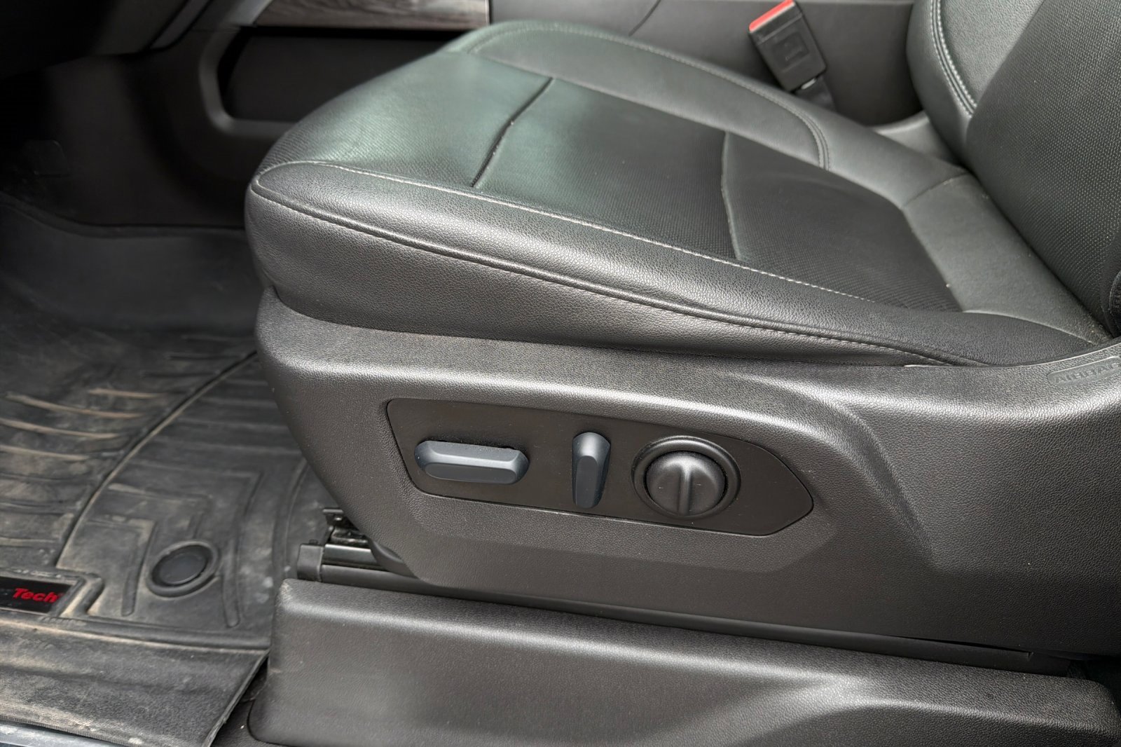 Used 2022 Chevrolet Silverado 3500 LTZ w/ LTZ Plus Package image 12