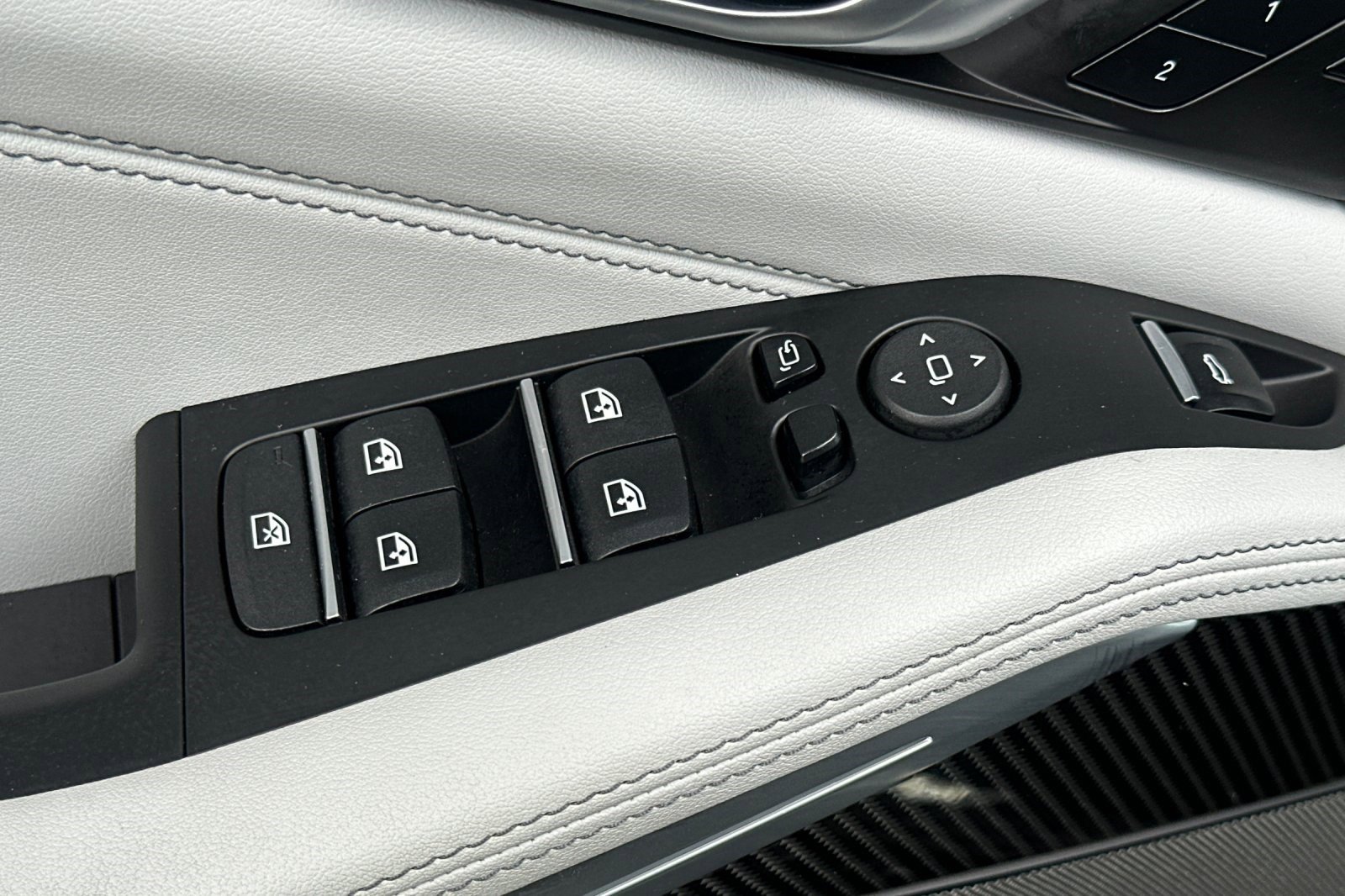 Certified 2023 BMW X5 M50i w/ Executive Package image 13