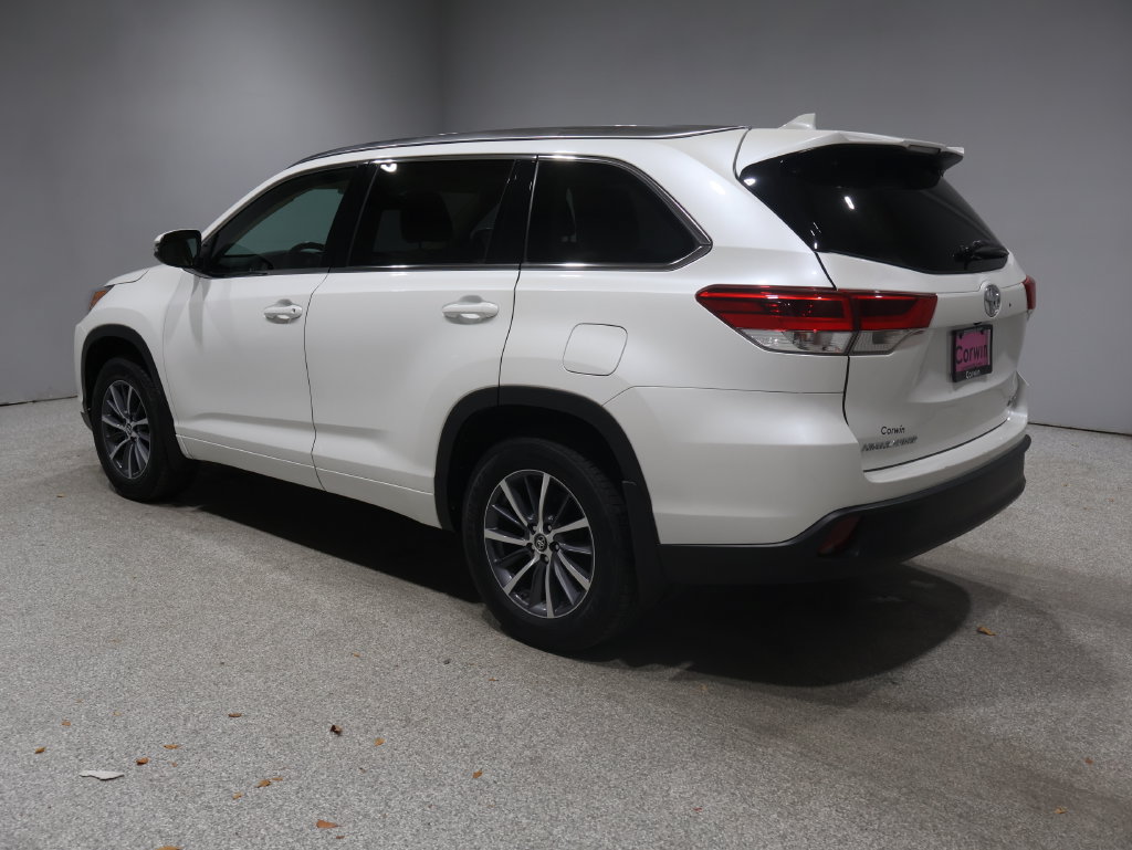 Used 2018 Toyota Highlander XLE AWD/4WD image 4
