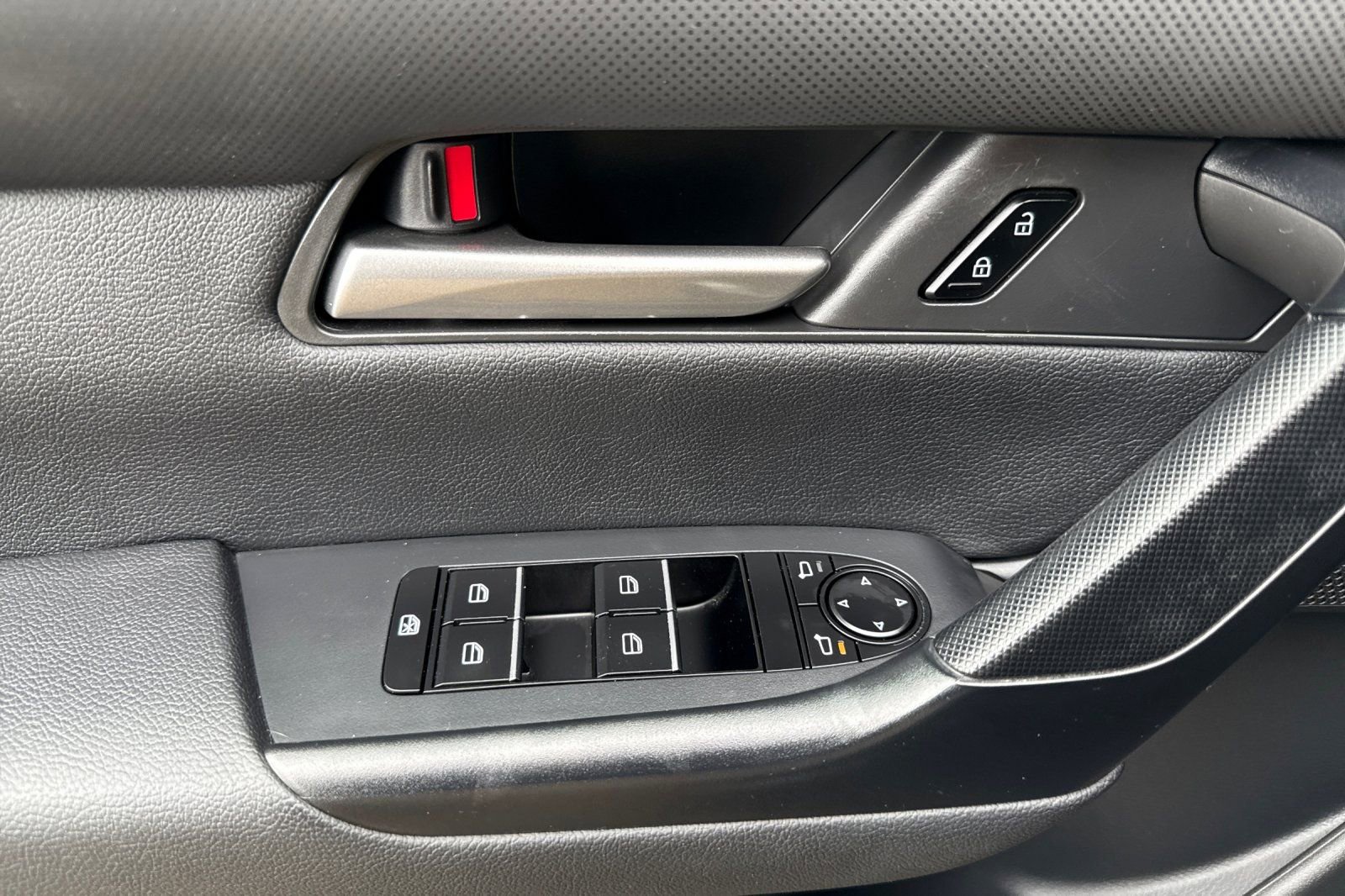 Certified 2025 MAZDA CX-50 2.5 Hybrid w/ Preferred Pkg image 13