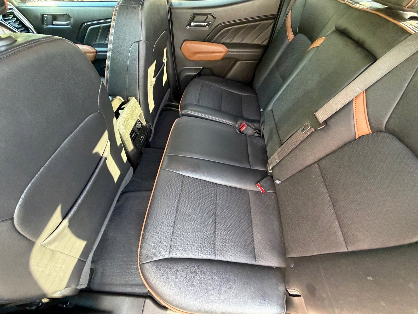 Used 2025 GMC Canyon AT4 w/ Technology Plus Package AWD/4WD image 12