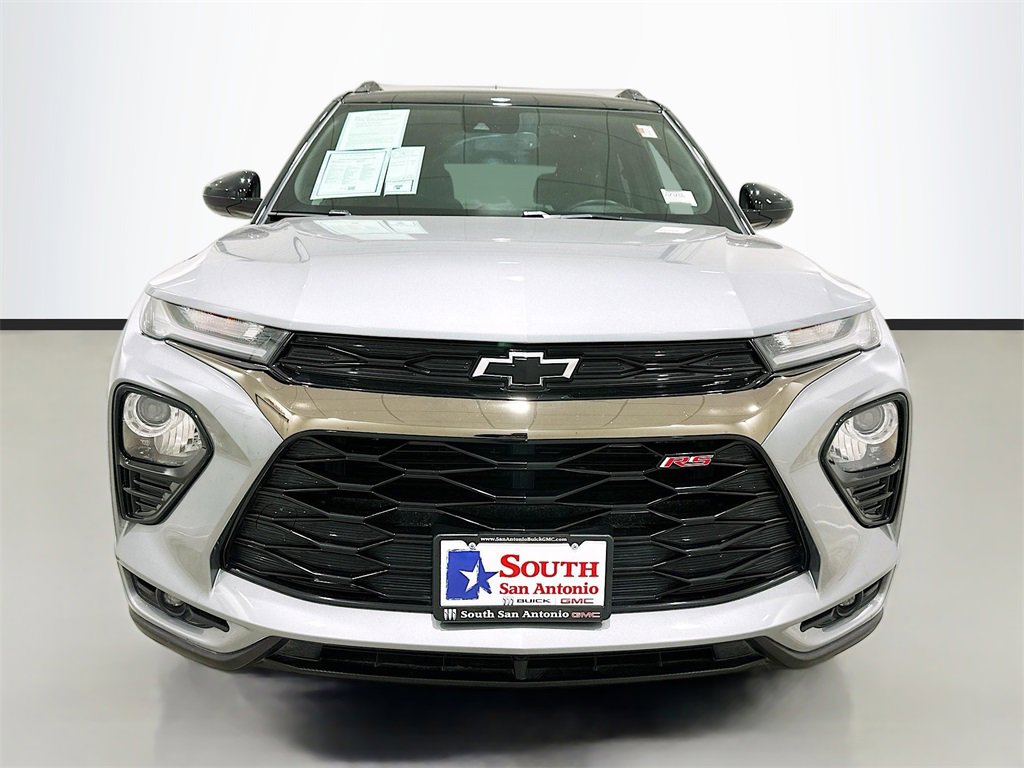 Used 2023 Chevrolet TrailBlazer RS w/ Sun and Liftgate Package image 2