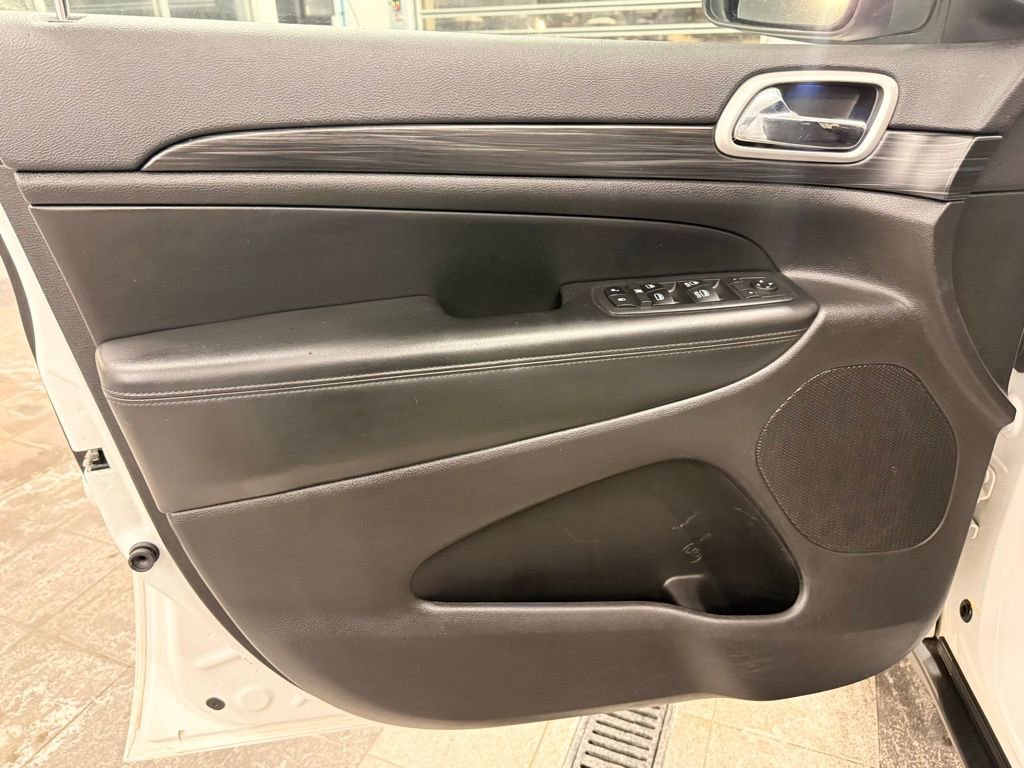 Used 2020 Jeep Grand Cherokee Laredo image 34