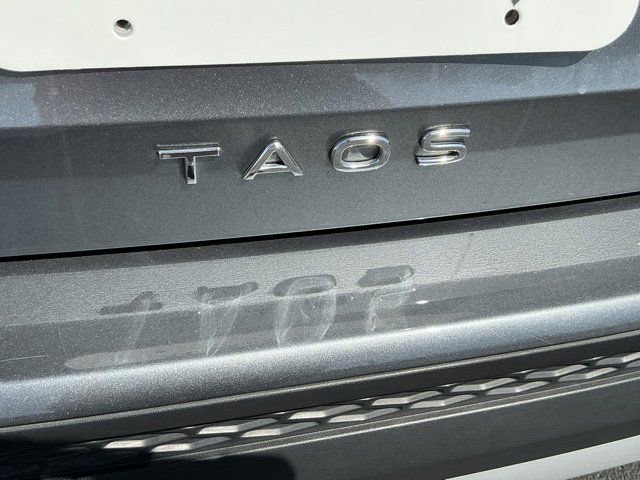 Used 2025 Volkswagen Taos SE image 6