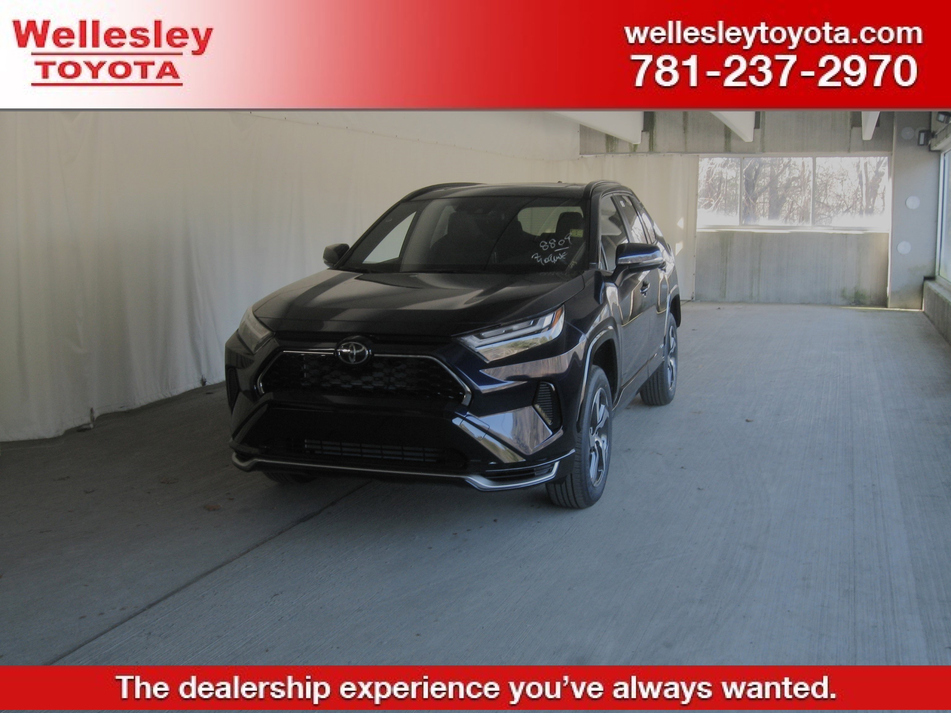 New 2025 Toyota RAV4 SE image 1