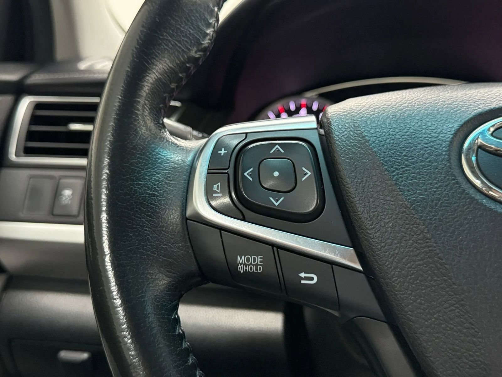 Used 2016 Toyota Camry SE image 31
