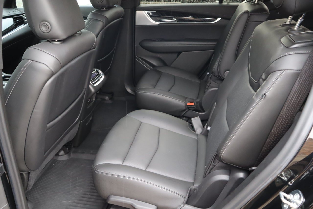 Used 2024 Cadillac XT6 Premium Luxury FWD image 6