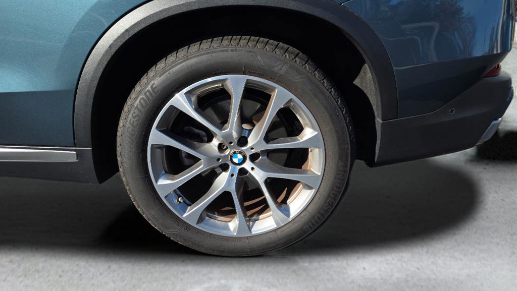 Used 2024 BMW X5 xDrive40i w/ Parking Assistance Package image 29