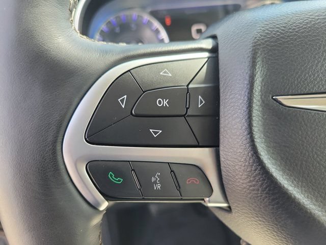 Used 2015 Chrysler 300 C RWD image 25